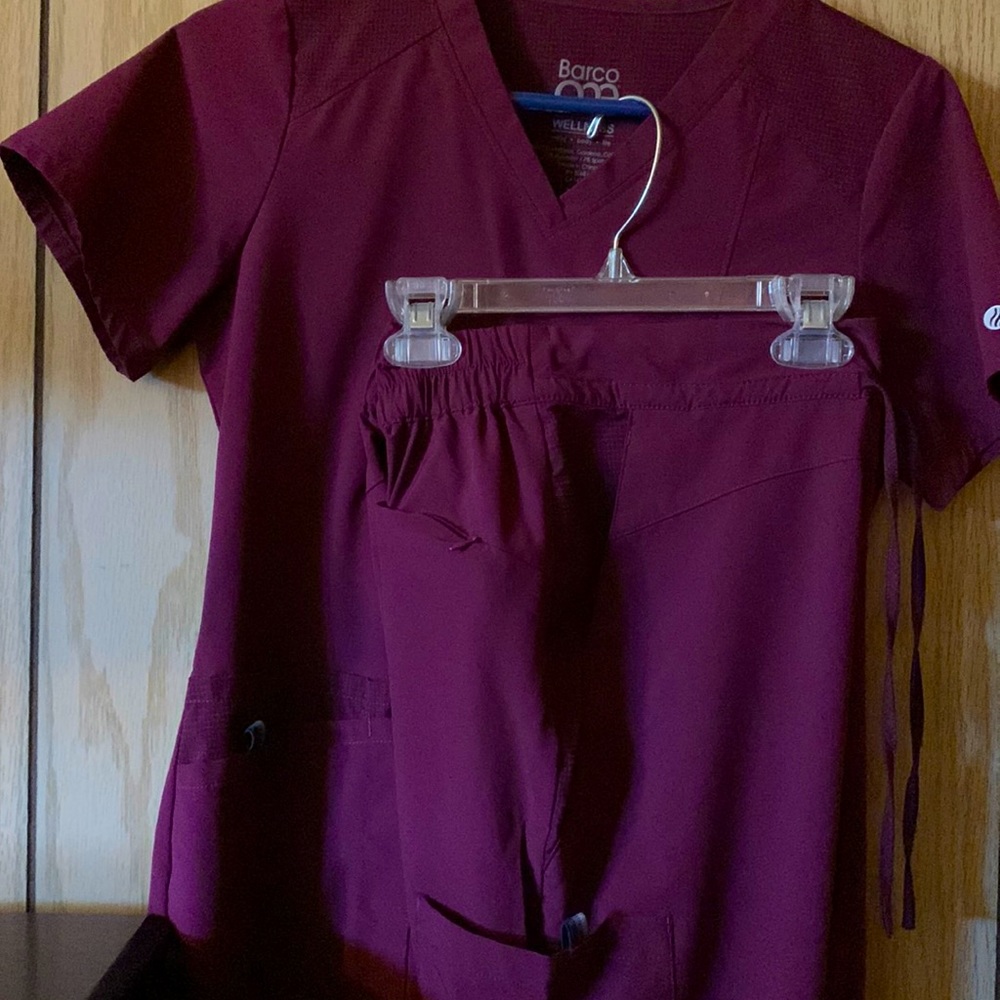 Barco one scrubs size extra extra small pants have side pocket
